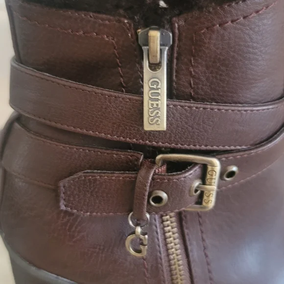 GUESS - Picture 4 of 4